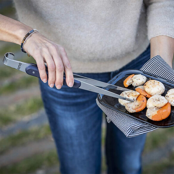 Saint-Jacques flambées à la plancha avec pince en inox fine ENO