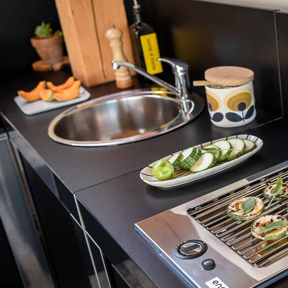 Evier pour cuisine d'extérieur Modulo ENO en inox et acier noir