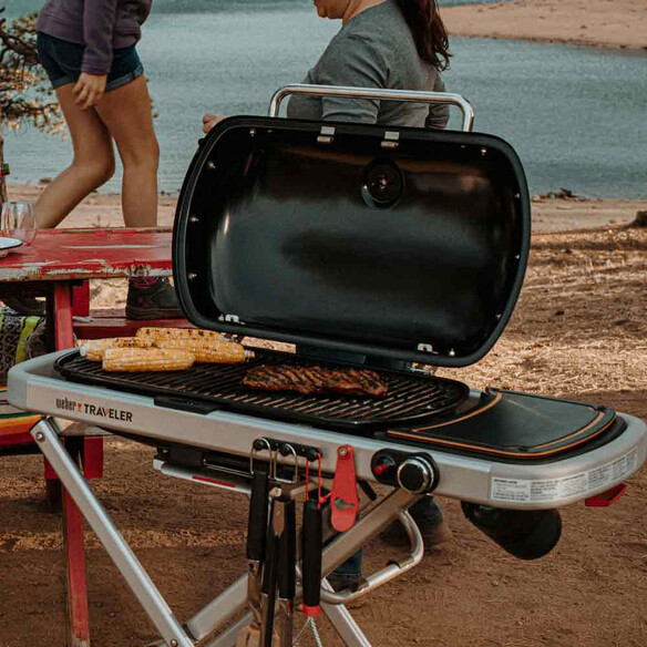 Pack Weber : Barbecue Gaz Traveler + Housse de protection