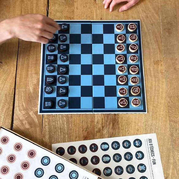 Partie d'échecs sur plateau Cookut