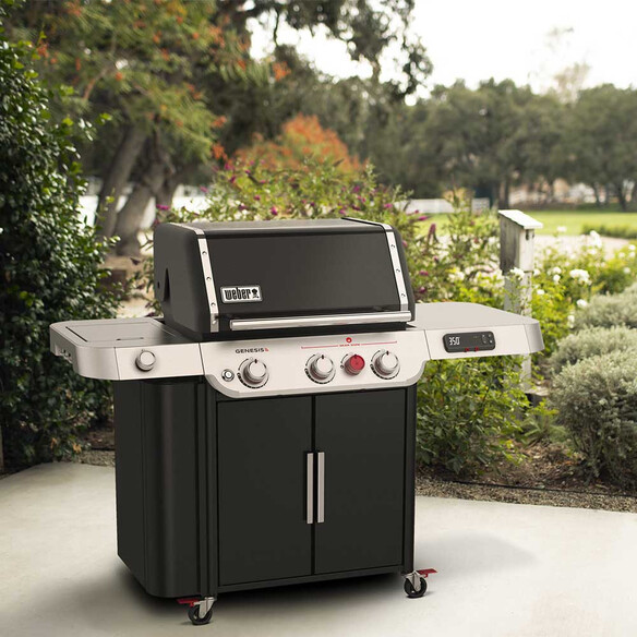 Barbecue Genesis EX-335 Weber sur terrasse