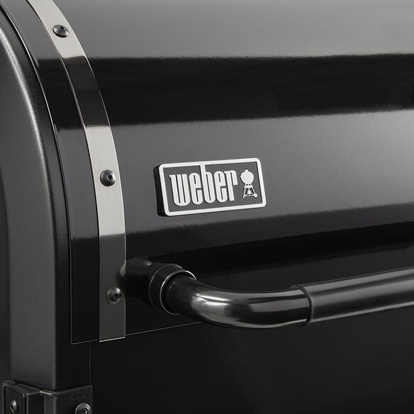 Logo sur couvercle du Barbecue Smokefire EPX4 Weber