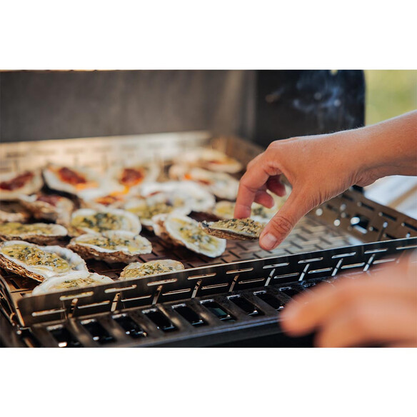 Cuisson d'huîtres dans le Panier à légumes Crafted Weber