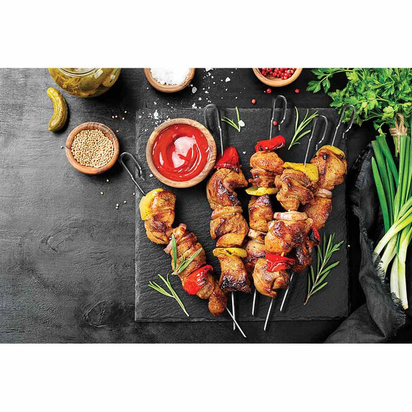 Brochettes de viandes sur plateau