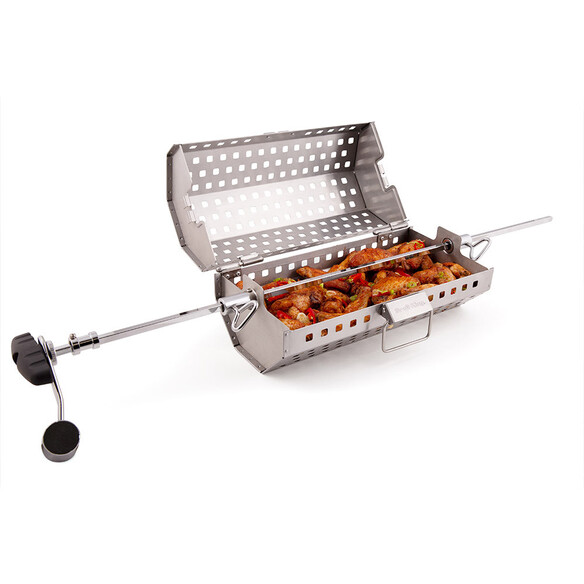 Panier en inox ouvert fixé sur le tournebroche Broil King