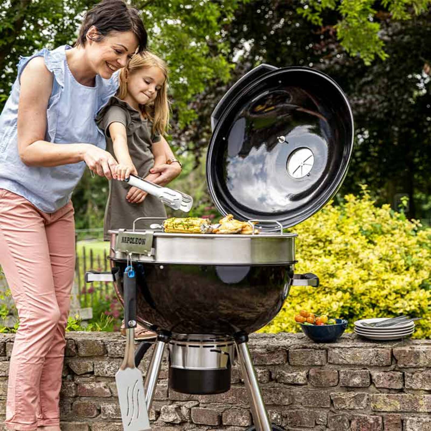 Barbecue charbon Napoléon Rodeo PRO 57 cm sur pieds