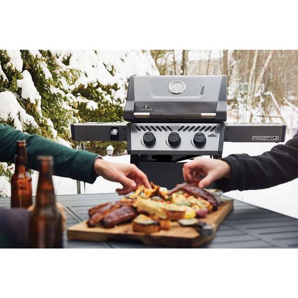 Ambiance outdoor avec le barbecue Freestyle 365