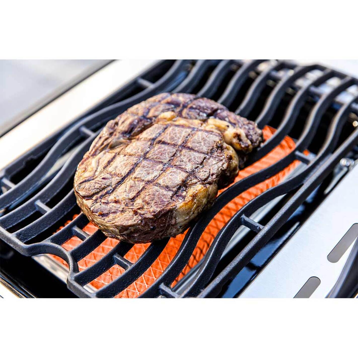 Barbecue Napoléon Rogue XT 425 inox + brûleur Sizzle Zone