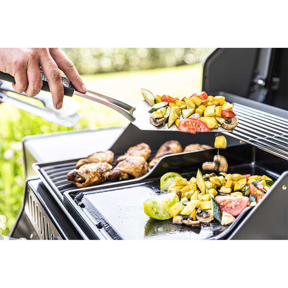 Spatule avec légumes cuits sur la plancha en fonte émaillée - Napoleon