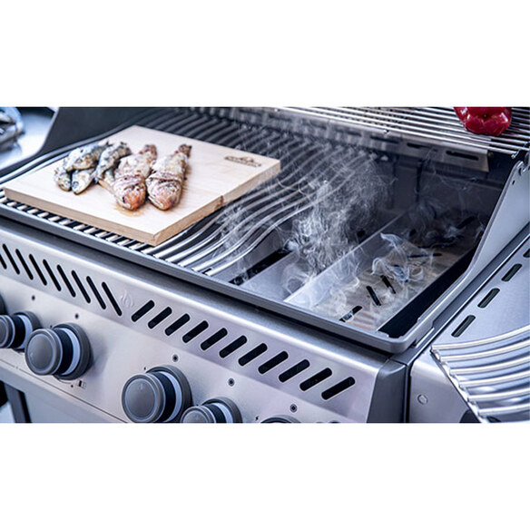 Système de cuisson tout inox du barbecue Rogue SE 625 par Napoléon