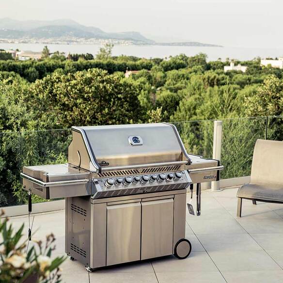 Barbecue Prestige PRO 665 ambiance terrasse