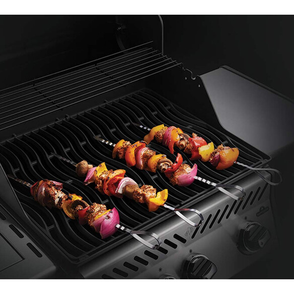 Cuisson de 4 brochettes sur barbecue - Napoleon