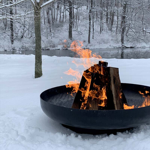 Apéro extérieur en hiver, brasero et luminaires