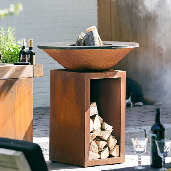 Brasero corten OFYR Storage 85 sur une terrasse