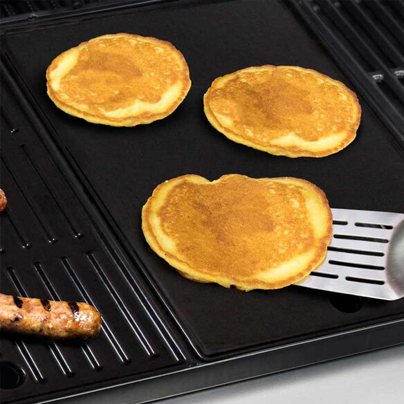 Préparation de pancakes sur la plancha Char Broil