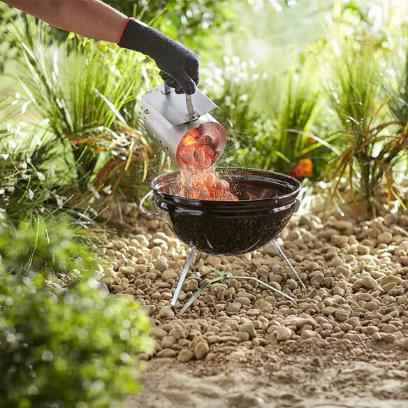 Utilisation de la cheminée d'allumage Weber barbecue Smokey Joe Utilisation de la cheminée d'allumage Weber barbecue Smokey Joe
