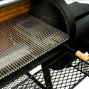 Focus sur les grilles de cuisson en inox d'un smoker Joe's Barbecue