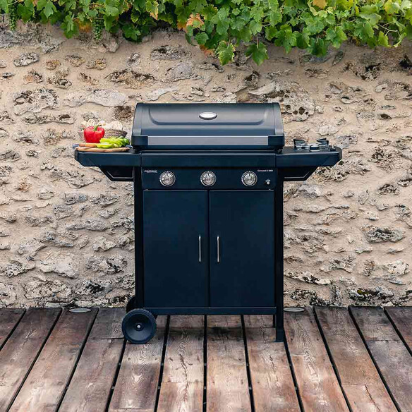 Barbecue Select 4 EXS Campingaz installé sur une terrasse en bois