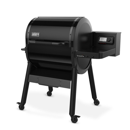 Pack barbecue Weber Smokefire EPX4 Stealth GBS + housse Premium vu de 3/4