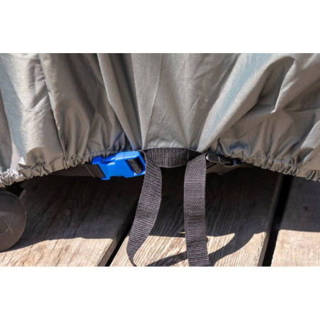 Elastique et boucle fermée sur la housse de protection XL Campingaz