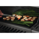 Saisie de crevettes snackées avec la pince fine inox Napoleon Saisie de crevettes snackées avec la pince fine inox Napoleon