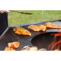 Poulet sur le brasero plancha Barbecook Nestor Original Corten