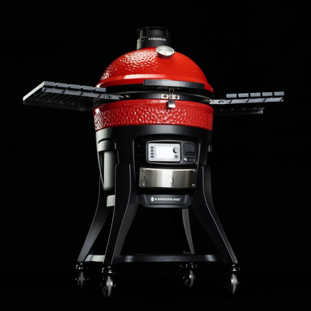 Barbecue Konnected Kamado Joe sur fond noir