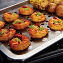 Cuisson de petits fours sur le plat en inox Broil King