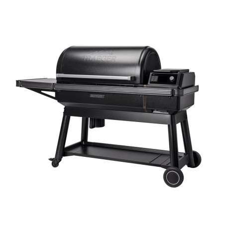 Barbecue à pellets Ironwood XL Traeger couvercle fermé de côté