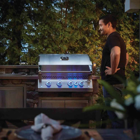 Barbecue gaz encastrable BIG 32 Série 700 avec boutons LED SAFETY GLOW