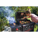 Cuissons ouvertes sur le barbecue hybride Gas2Coal 2.0 Special Edition 4 brûleurs Char-Broil