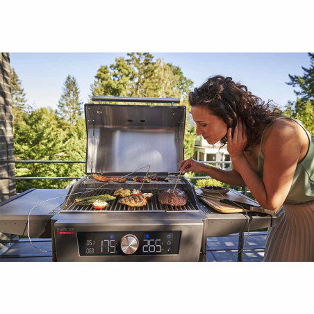 Installation des sondes à viande sur le barbecue électrique Evolve Char-Broil