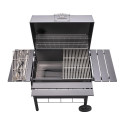 Vue aérienne sur les grilles de cuisson du barbecue charbon Charcoal L Char-Broil