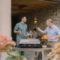 Cuisson d'aliments sur la plancha électrique Série Noire 64 cm Krampouz