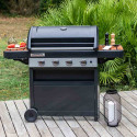 Barbecue gaz 4 Series Classic WLD 2-en-1 avec plancha Campingaz sur une terrasse