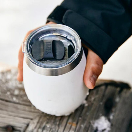 Verre à vin Yeti Rambler 296 ml blanc - lifestyle