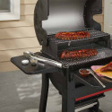 Tablette latérale rabattable installée sur un barbecue pellets Searwood 600 Weber Tablette latérale rabattable installée sur un barbecue pellets Searwood 600 Weber