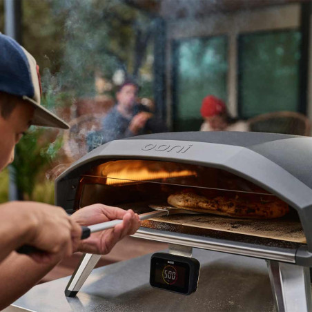 Cuisson d'une pizza dans le four Koda 2 Pro Ooni