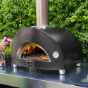Cuisson d'une pizza dans le Four à pizza Moderno 1 au bois Alfa Pizza Noir Cuisson d'une pizza dans le Four à pizza Moderno 1 au bois Alfa Pizza Noir