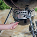 Nettoyage du bac à cendres du barbecue charbon Master Touch GBS E-5750 Noir de Weber