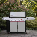 Photo d'ambiance du barbecue gaz Genesis SP-435 Weber à l'extérieur Photo d'ambiance du barbecue gaz Genesis SP-435 Weber à l'extérieur