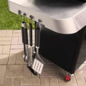 Vue sur les porte ustensiles de tablette latérale du barbecue gaz Genesis E-315 de Weber Vue sur les porte ustensiles de tablette latérale du barbecue gaz Genesis E-315 de Weber