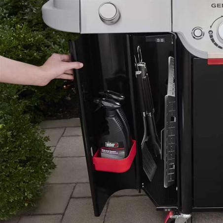 Rangement d'ustensiles et de produits de nettoyage dans la porte du barbecue gaz Genesis SP-435 de Weber Rangement d'ustensiles et de produits de nettoyage dans la porte du barbecue gaz Genesis SP-435 de Weber
