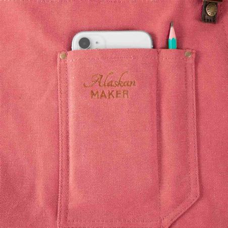 Vue sur la poche pour téléphone du tablier 325 Alaskan Maker coloris Terre de Sienne Vue sur la poche pour téléphone du tablier 325 Alaskan Maker coloris Terre de Sienne