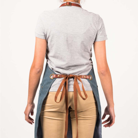 Tablier 325 Alaskan Maker coloris denim foncé, porté et vue de dos Tablier 325 Alaskan Maker coloris denim foncé, porté et vue de dos