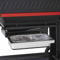 Vue sur le récupérateur de graisses du barbecue pellets Searwood 600 de Weber Vue sur le récupérateur de graisses du barbecue pellets Searwood 600 de Weber