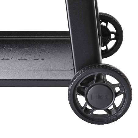 Vue sur les roues du chariot du barbecue pellets Searwood 600 Weber Vue sur les roues du chariot du barbecue pellets Searwood 600 Weber