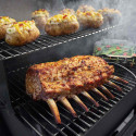 Aliments qui cuisent dans le barbecue pellets Searwood 600 Weber Aliments qui cuisent dans le barbecue pellets Searwood 600 Weber