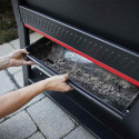 Nettoyage des cendres du barbecue Searwood XL 600 de Weber Nettoyage des cendres du barbecue Searwood XL 600 de Weber