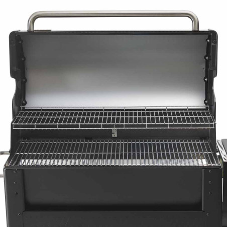 Vue sur les deux niveaux et les grilles du barbecue Searwood XL 600 Weber Vue sur les deux niveaux et les grilles du barbecue Searwood XL 600 Weber